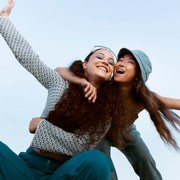 5 Cara Menjaga Persahabatan Jarak Jauh, Tetap Dekat Meski Terpisah