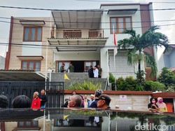 Jenazah Hamzah Haz Disemayamkan di Rumah Duka Matraman
