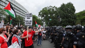Pedemo Pro-Palestina di AS Sebar Serangga ke Hotel Netanyahu Menginap