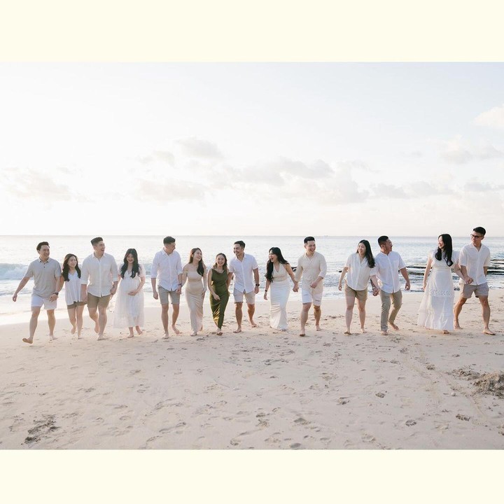 <p>Gritte tak hanya menikmati momen liburan ini berdua dengan suaminya lho. Ia juga pergi berlibur bersama enam sahabat dekatnya, di mana tiga di antaranya juga tengah hamil. (Foto: Instagram @gritteagathaa)</p>