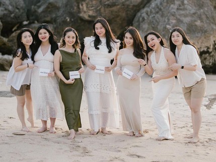 5 Potret Gritte Agatha Bahagia Hamil Bareng para Sahabat