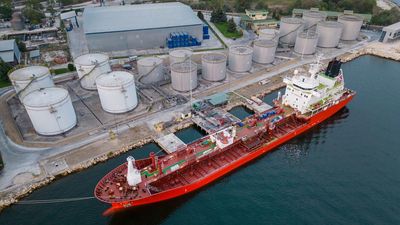 Pertamina-Kemenlu Mulai Bahas Pembebasan 2 Tangker dari Hormuz
