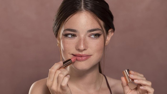 img-title Warna Berdasarkan Kepribadian! Ini Dia Shade Lipstik yang Cocok Sesuai Zodiak