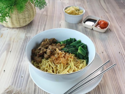9 Resep Mie Ayam yang Lezat, Cara Membuatnya Mudah Bun!