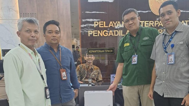 Berkas perkara untuk 15 terdakwa kasus pemerasan di Rutan KPK telah dilimpahkan ke Pengadilan Tipikor Jakarta Pusat.