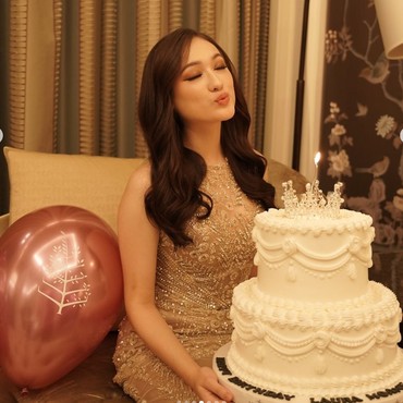 Terpopuler: Pengertian Golden Visa hingga Potret Laura Moane Rayakan Ultah