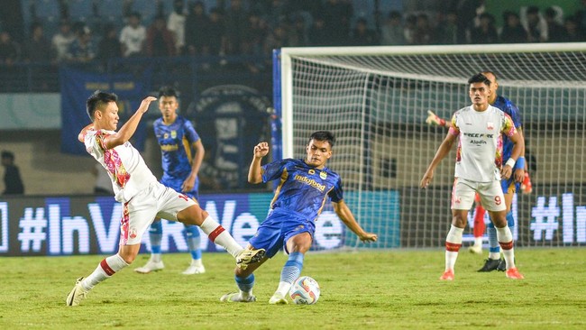 Persis Solo Atasi Persib Bandung Secara Dramatis, Puncaki Klasemen Grup A di Piala Presiden