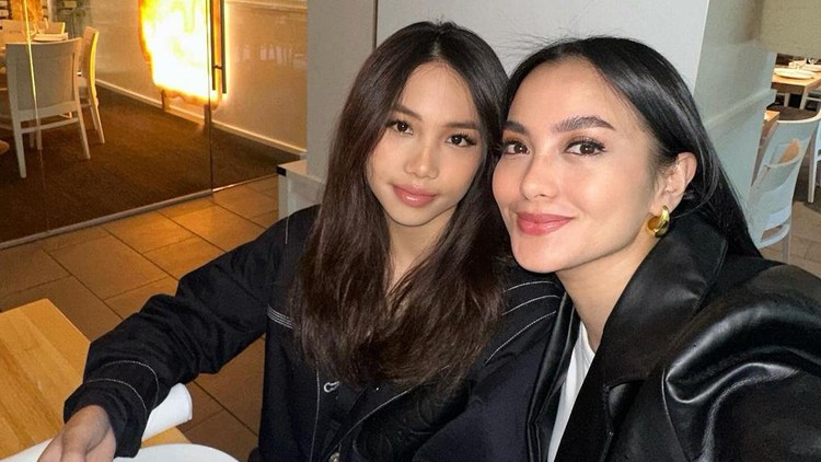 Ririn Ekawati dan Putri Sulungnya
