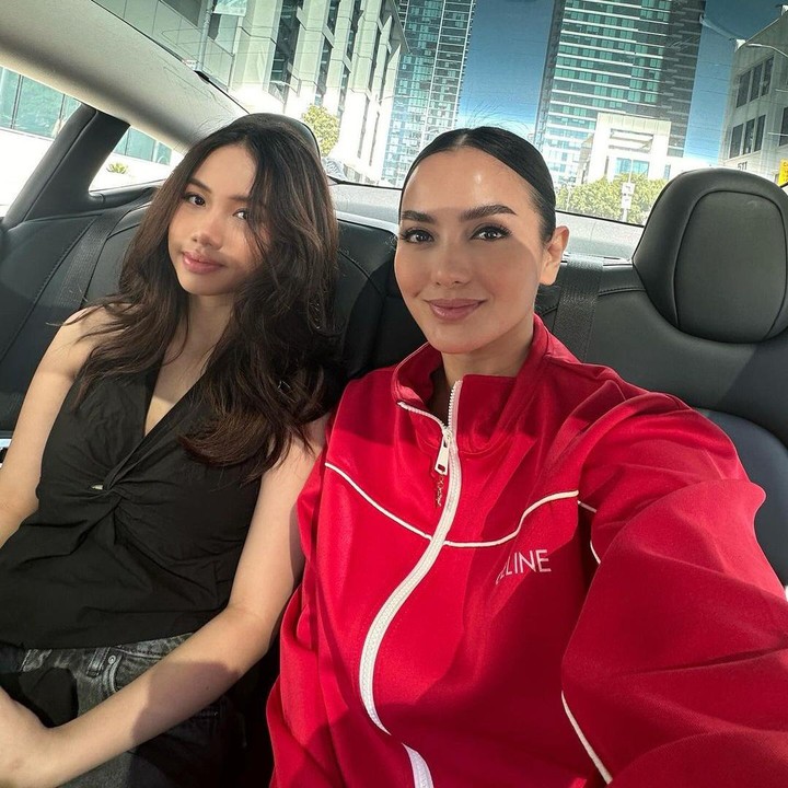 <p>Ririn juga beberapa kali terbang ke Amerika Serikat untuk mengunjungi Jasmine. Perempuan 41 tahun ini sering bicara soal rasa kangennya pada Jasmine yang kini hidup mandiri jauh dari orang tua. (Foto: Instagram @ririnekawati)</p>