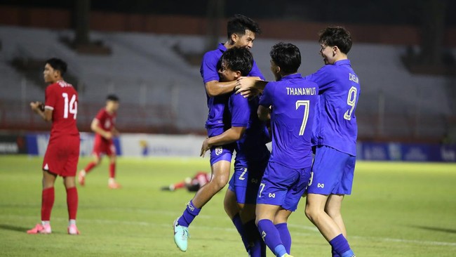 Blunder Pemain Malaysia Berbuah Gol, Thailand Dominasi Babak Pertama Piala AFF U-19