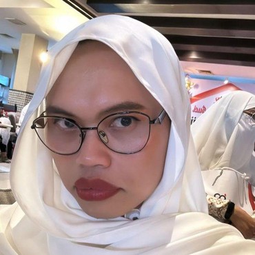 Kontroversi Bercadar, Ini Potret Wanda Hara Berhijab Ikut Kajian Umi Pipik