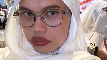 img-title Kontroversi Bercadar, Ini Potret Wanda Hara Berhijab Ikut Kajian Umi Pipik