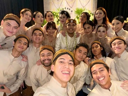 Kocaknya Alyssa, Al Ghazali, Yuki Kato Ambil Melati di Ronce Aaliyah usai Akad Nikah