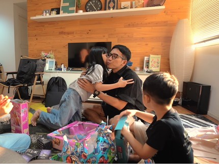 7 Potret Momen Desta Datang ke Apartemen Natasha Rizky Rayakan Ultah Sang Putri