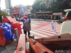 Pelican Crossing Depan SDN Pocin 1 Tak Ditutup Permanen, Warga Masih Melintas