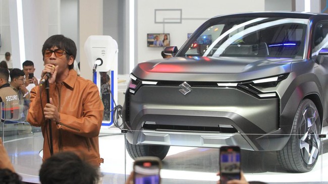 d'Masiv mengatakan sempat mendapat hadiah Suzuki APV dari lomba lalu digunakan untuk menemani tur sampai jadi teman belajar nyetir.