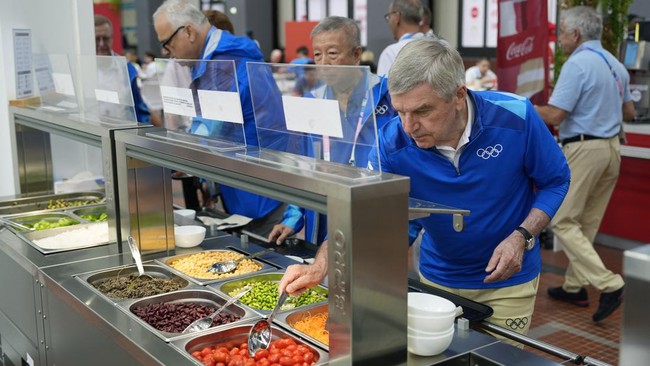 Makanan di kampung atlet Olimpiade 2024 Paris mendapat kritikan dari kontingen Norwegia. Makanan dianggap terlalu sedikit dan kualitasnya kurang maksimal.