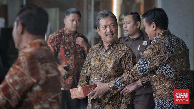 Menteri KKP Sakti Wahyu Trenggono tetap menjalankan tugas kenegaraan sebagai menteri kelautan dan perikanan usai diperiksa KPK selama 2 jam.