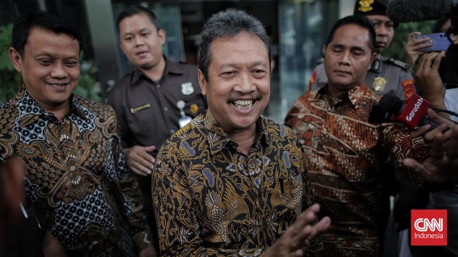 Menteri KKP Sakti Wahyu Trenggono heran banyak orang kaya RI yang liburan ke Maldives. Padahal, pulaunya tak lebih baik dari RI.