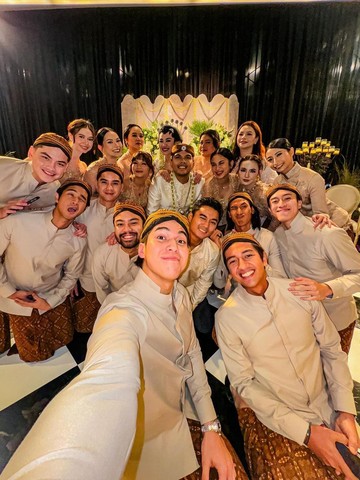 Potret Penampilan Bridesmaid dan Groomsmen Pernikahan Aaliyah Massaid dan Thariq Halilintar