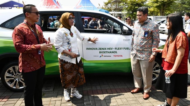 Bioethenaol 100 persen (E100) nan berbahan baku batang tanaman Sorgum itu diolah di akomodasi Laboratorium Technology Innovation milik Pertamina.