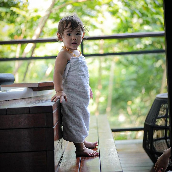 <p>"Cieee yang mau jadi Kakak nih Dunia. <em>Yes</em> Mama<em> @cindymariatahitoe</em>!! <em>Thank you</em> Jesus!!" tulis Ello seraya menyisipkan emotikon hati. (Foto: Instagram: @marcello.tahitoe)</p>