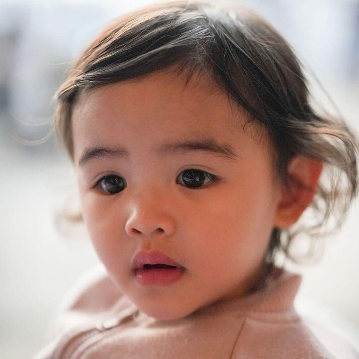 <p>"Duniaaaa, tumbuh besar dengan sehat dan pintar ya, Dek," ujar seorang netizen. "Kakak cantik sebentar lagi punya adik, yaa," ungkap netizen lainnya. (Foto: Instagram: @marcello.tahitoe)</p>