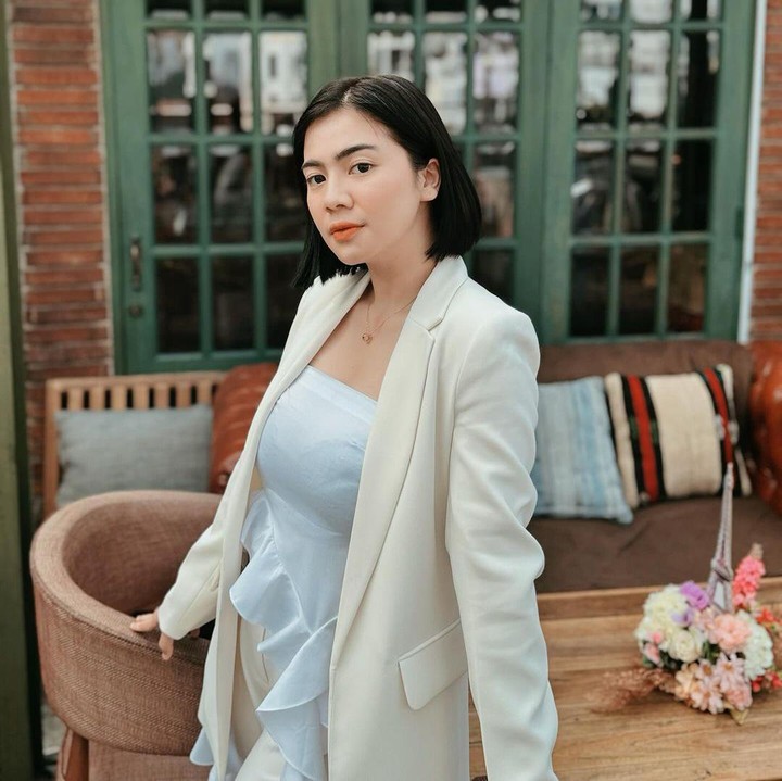<p>Song Hye Kyo-nya Indonesia," kata seorang netizen dengan emotikon hati. "Kakkk, kok sekilas mirip Song Hye Kyoo???" papar netizen lainnya bersemangat. (Foto: Instagram: @felicyangelista_)</p>