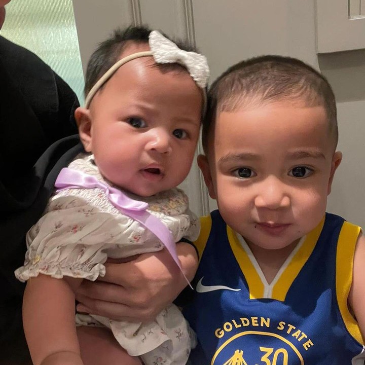 <p>Potret terbaru ini dibagikan langsung pada Instagram Raffi dan Nagita. Terlihat Rayyanza berpose dengan adik angkatnya, Lily. (Foto: Instagram: @raffinagita1717)</p>
