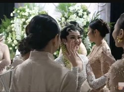 Aaliyah Massaid Semringah di Pelaminan, Pamer Cincin Nikah ke Mahalini