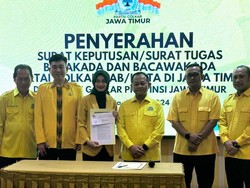 Golkar Beri Surat Tugas Maju Pilwali Kediri 2024 ke Vinanda Prameswati