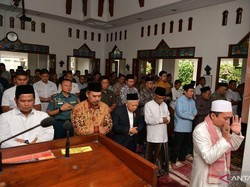 Maruf Amin Salat Gaib untuk Almarhum Hamzah Haz