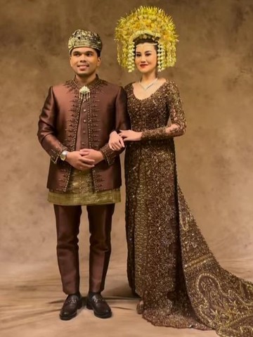 Potret Penampilan Aaliyah Massaid di Resepsi Pernikahan, Mengusung Adat Minang
