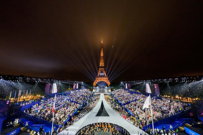 Paris 2024 Olympics - Opening Ceremony - Paris, France - July 26, 2024. Overview of the Trocadero venue, with the Eiffel Tower looming in the background while the Olympic flag is being raised, during the opening ceremony of the Paris 2024 Olympic Games.  FRANCOIS-XAVIER MARIT/Pool via REUTERS      TPX IMAGES OF THE DAY