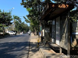 Usang dan Berkarat Halte Angkot di Jalan Rumah Sakit Bandung