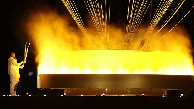 Olimpiade Paris 2024 resmi dibuka di Jardin des Tuileries pada Sabtu (27/7) pukul 23:25 waktu setempat atau pukul 04:25 WIB.