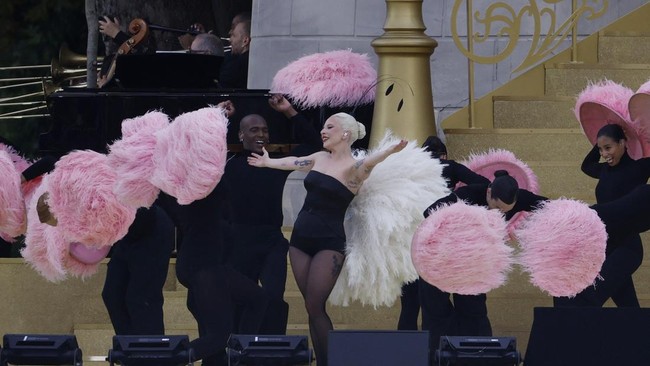 Sang Diva Lady Gaga Unjuk Vokal di Pembukaan Olimpiade Paris yang Menawan dengan Lagu Prancis yang Memukau