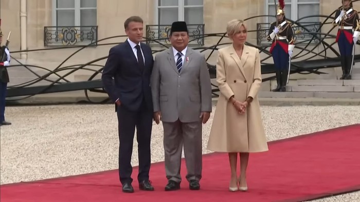 Presiden Prancis Emmanuel Macron sambut Prabowo Subianto jelang Olimpiade 2024 di Paris