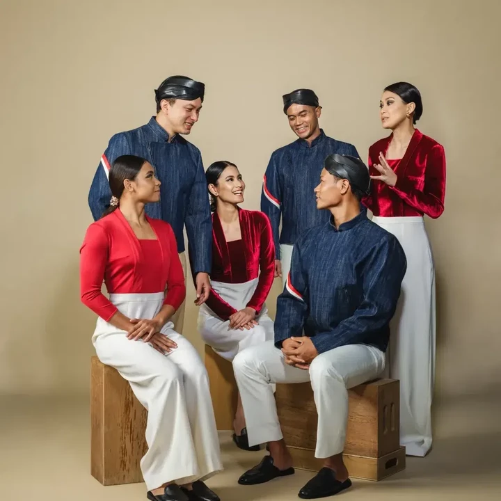 <p>Pada pemotretan tersebut, Nicholas juga ditemani oleh figur publiknya. Mulai dari Joe Aditya dan Zahra Permatahani, Chef de Mission (CdM) Kontingen Indonesia Anindya Bakrie, Marissa Anita, dan atlet basket Marciano Nicholas Reynard. (Foto: Instagram@timindonesiaofficial)</p>