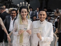 Sah! Susan Sameh Resmi Menikah