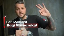 Tujuan Bule Sampah Asal Jerman Daur Ulang Tusuk Sate di Indonesia