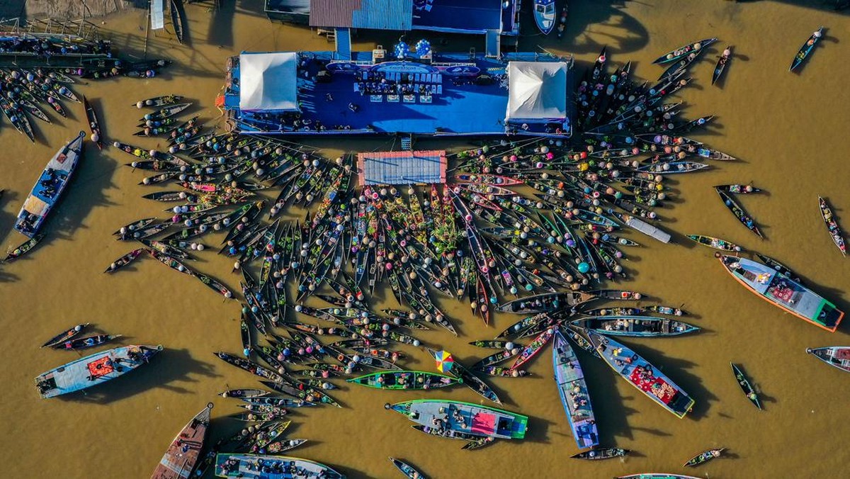 FOTO: Keseruan Festival Pasar Terapung Lok Baintan 2024