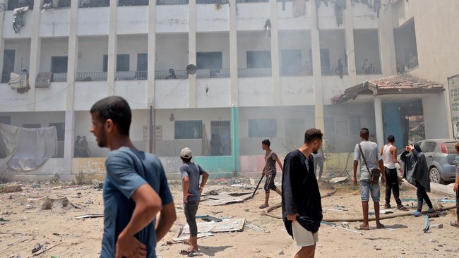 Warga Gaza ungkap kesedihan hingga kemarahan usai Israel bunuh pemimpin Hamas, Yahya Sinwar.