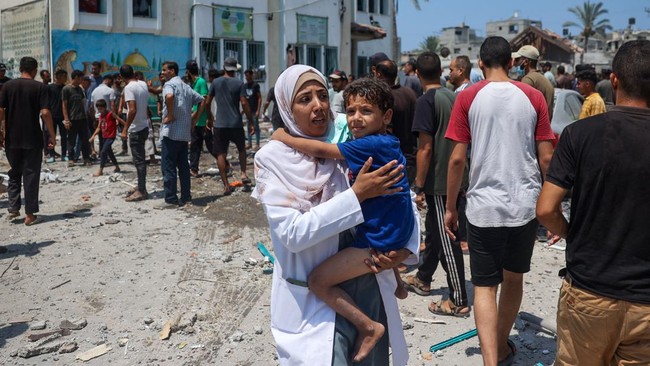 Israel menyerang sekolah di Gaza utara yang dikelola UNRWA menjadi tempat pengungsian. Korban tewas 28 orang, termasuk anak-anak.