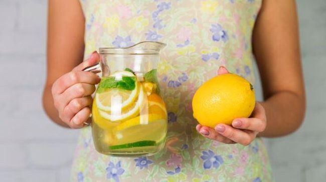 4 Manfaat Minum Air Lemon secara Rutin di Pagi Hari, Benarkah Bantu Turunkan Berat Badan?
