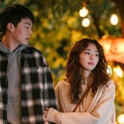 5 Rekomendasi Film Romantis yang Mengisahkan Hubungan Jarak Jauh di Netflix, Pejuang LDR Merapat!