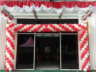 Gapura Komplek Masih Polos? Ini 3 Dekorasi Bunting Merah Putih Praktis