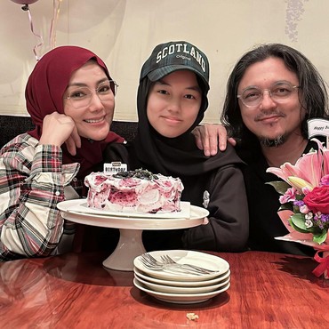 Engku Emran Eks Laudya Cynthia Bella Pamer Kompak Bareng Mantan Istri