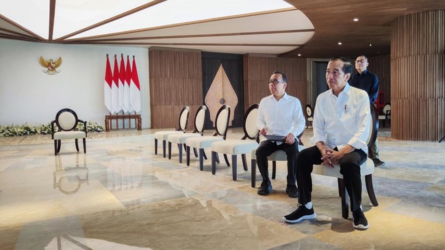 Presiden Jokowi menyebut tetap banyak pekerja nan mondar-mandir di sekitar Kantor Presiden Kawasan Inti Pusat Pemerintahan IKN, Kalimantan Timur.