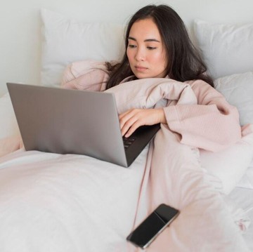 3 Alasan Musim Hujan Bikin Ingin Terus Rebahan dan Malas Beraktivitas